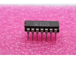 MC668L quadruple porte nand 2 entrées - CIRCUITS INTEGRES - 1,50 €