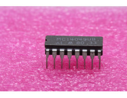 MC14049UBAL sextuple buffer inverseur - MC14XX - 1,50 €