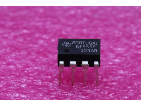 timer NE555P traversant