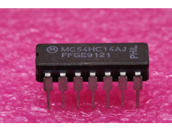 MC54HC14AJ sextuple trigger de schmitt avec inverseur