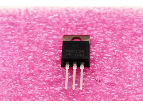 MAC15M triac 600 volts 15 ampères - 1,00 €