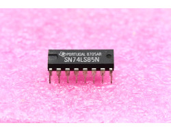 F85-TTL comparateur 4 bits