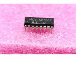 4527 multiplicateur selon entrée BCD