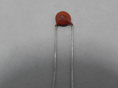condensateur céramique 680 pF 10 % 50 volts