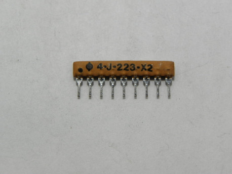 4-J-223-X2 réseau de résistance 9*22k 1/8 watt - 0,50 €
