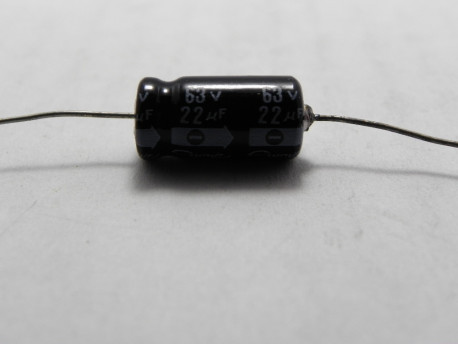 condensateur électrolytique 22uF 63volts axial