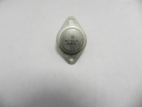 régulateur de tension +5 volts 1.5 ampères MC7805CK