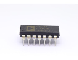 quadruple amplificateur basse puissance rapide AD8044