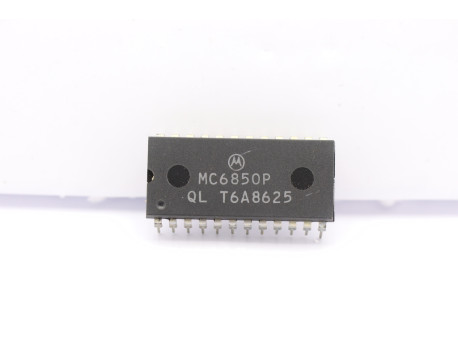 circuit interface de communication asynchrone MC6850P