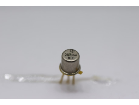 transistor npn 2N706A
